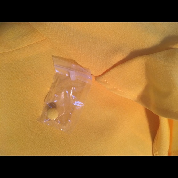 Avon Signature Collection top. Size M/M (10-12). - Picture 8 of 8